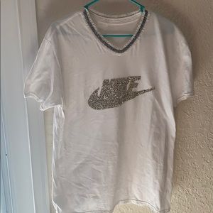 White Woman V neck Tee